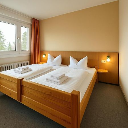 Hotel Am Laerchenberg I Fruehstueck, Wlan, Parkplatz Schirgiswalde-Kirschau Zewnętrze zdjęcie