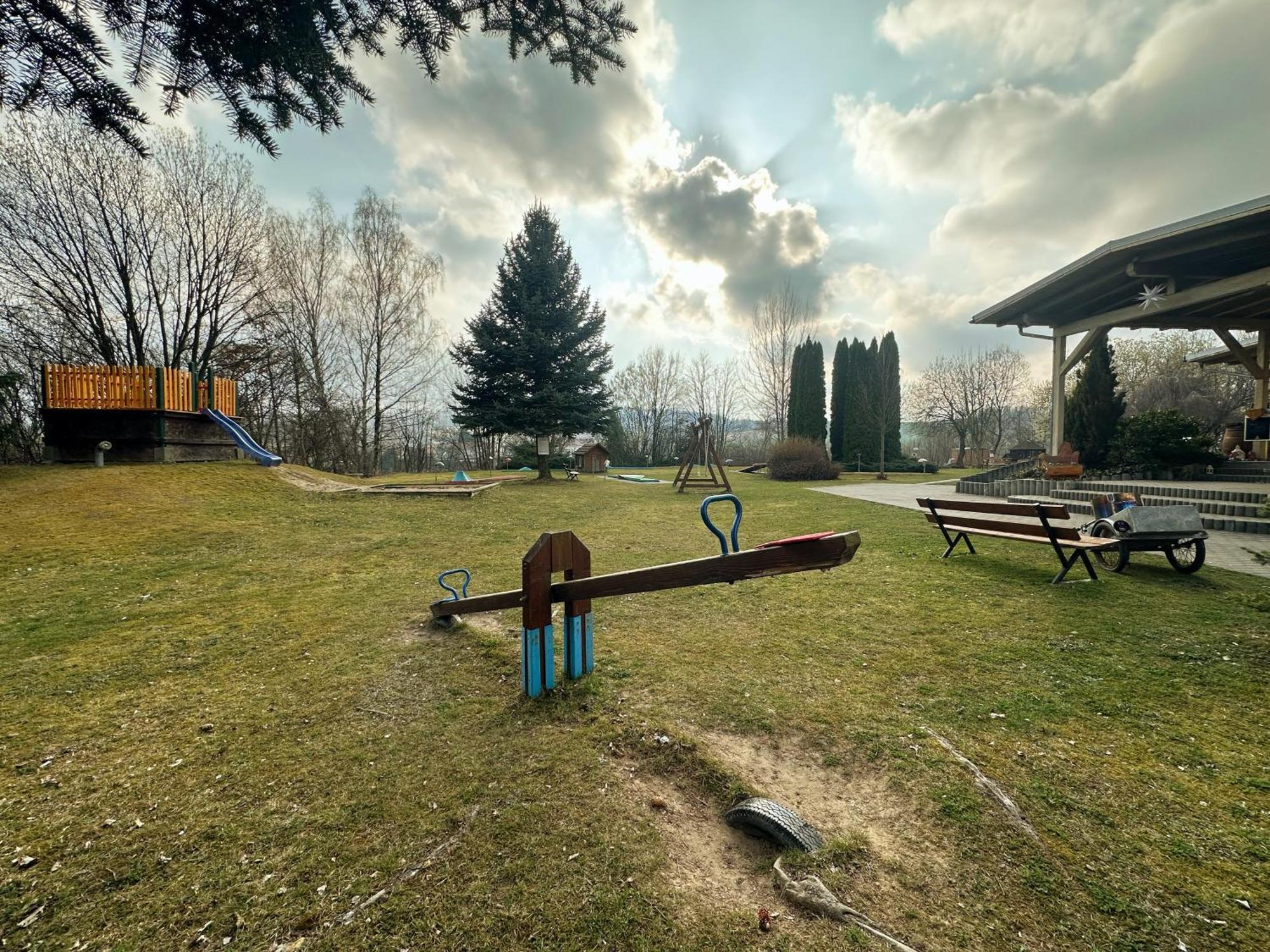 Hotel Am Laerchenberg I Fruehstueck, Wlan, Parkplatz Schirgiswalde-Kirschau Zewnętrze zdjęcie