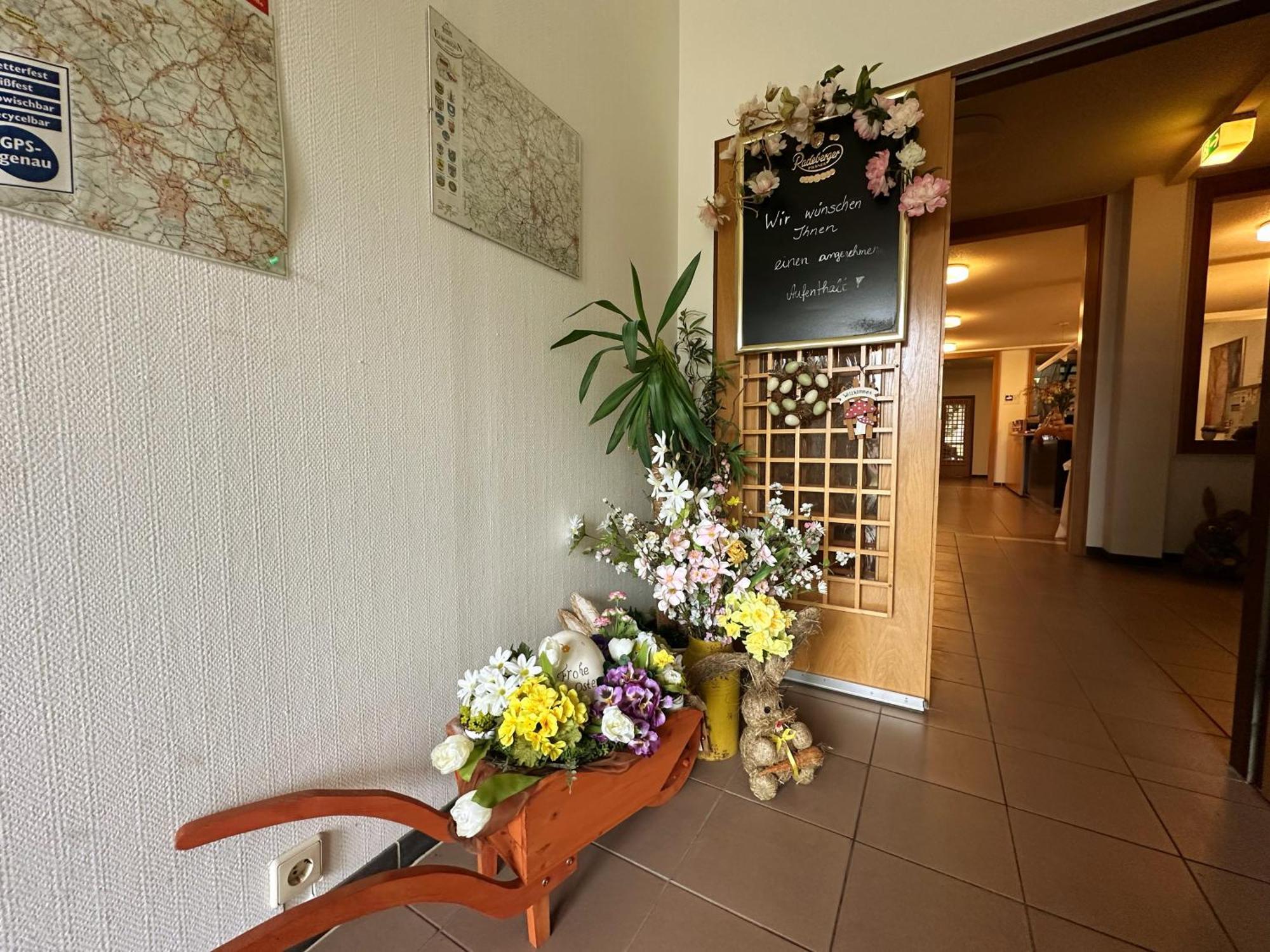 Hotel Am Laerchenberg I Fruehstueck, Wlan, Parkplatz Schirgiswalde-Kirschau Zewnętrze zdjęcie