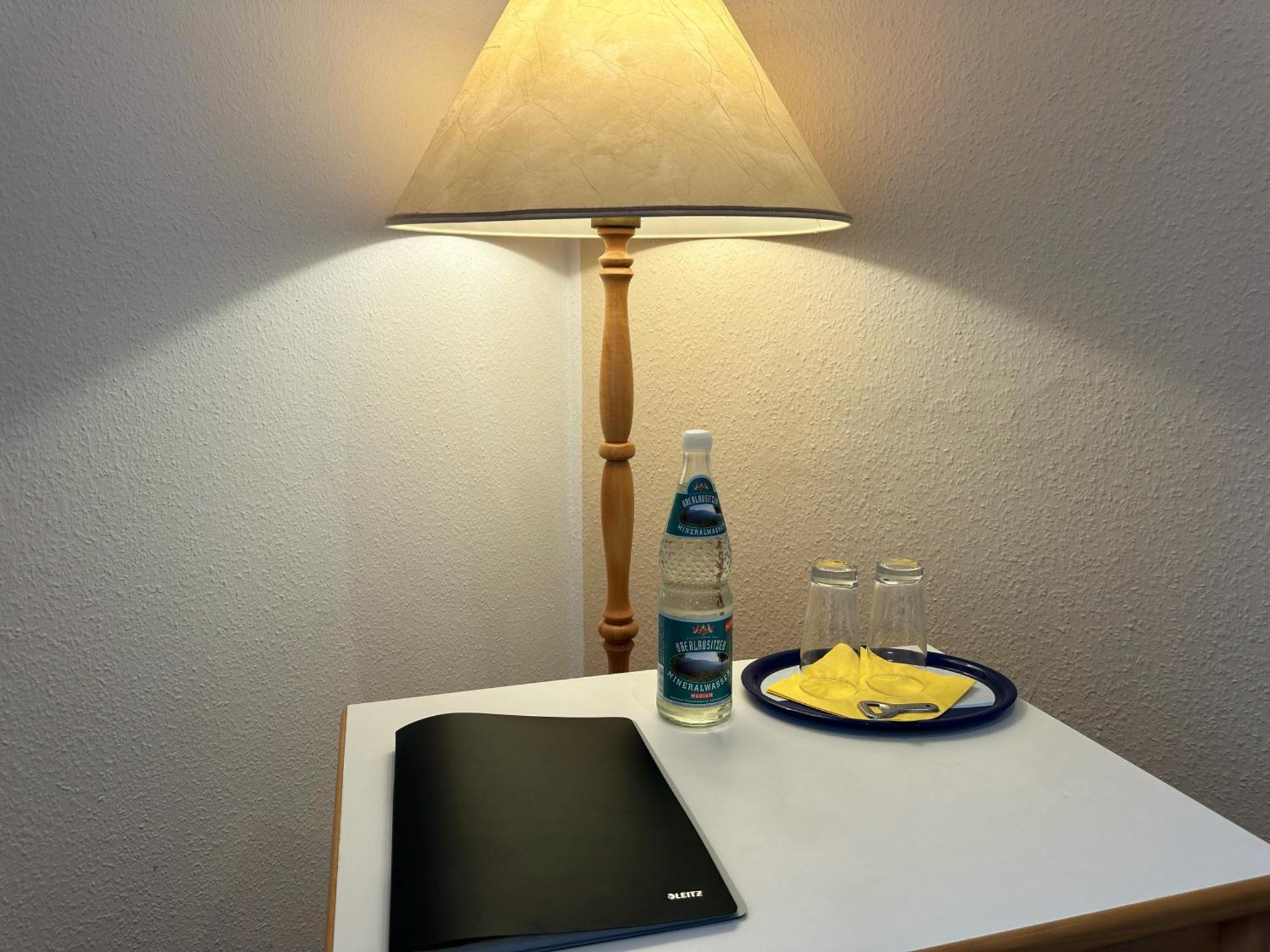Hotel Am Laerchenberg I Fruehstueck, Wlan, Parkplatz Schirgiswalde-Kirschau Zewnętrze zdjęcie