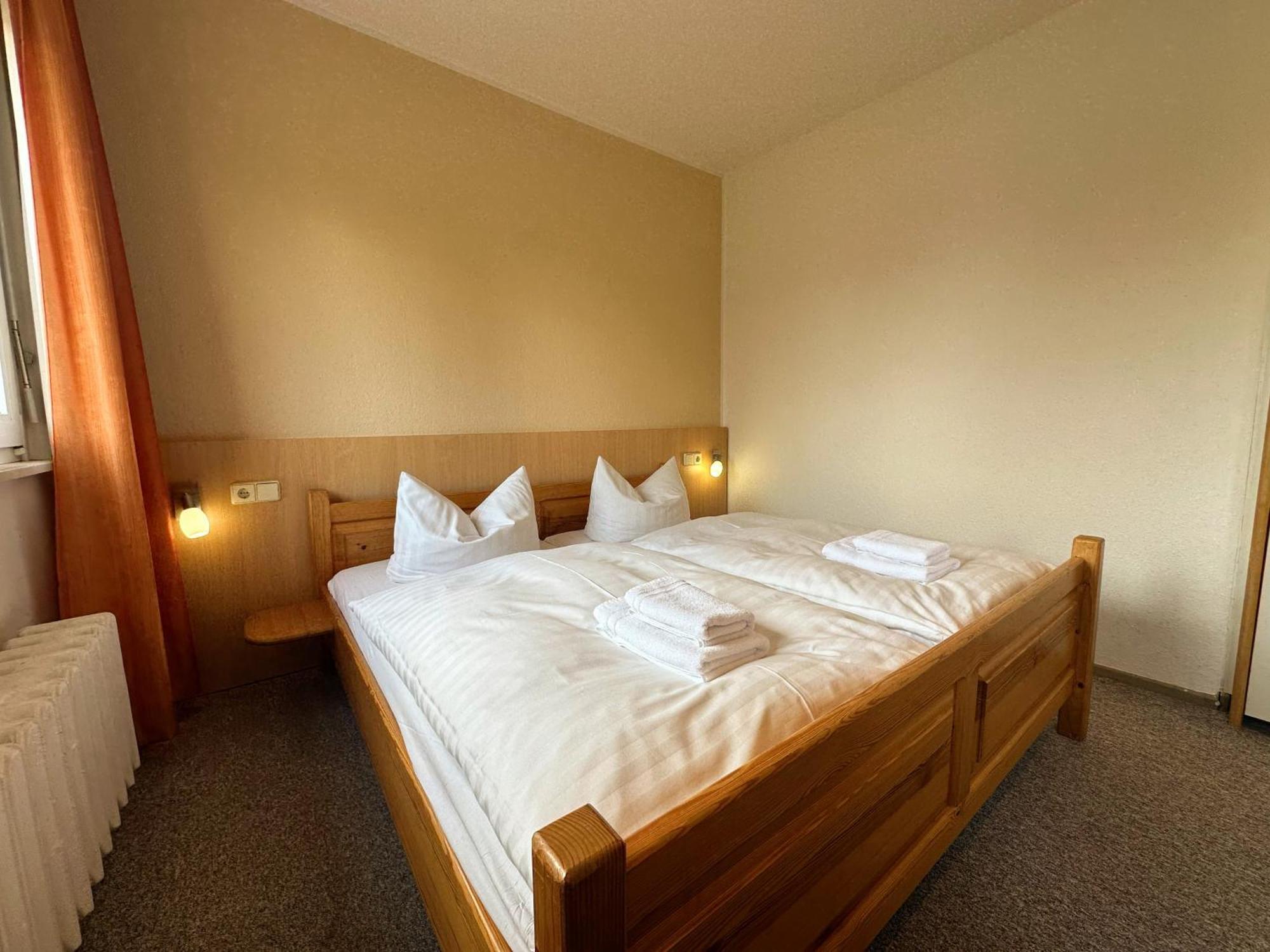 Hotel Am Laerchenberg I Fruehstueck, Wlan, Parkplatz Schirgiswalde-Kirschau Zewnętrze zdjęcie