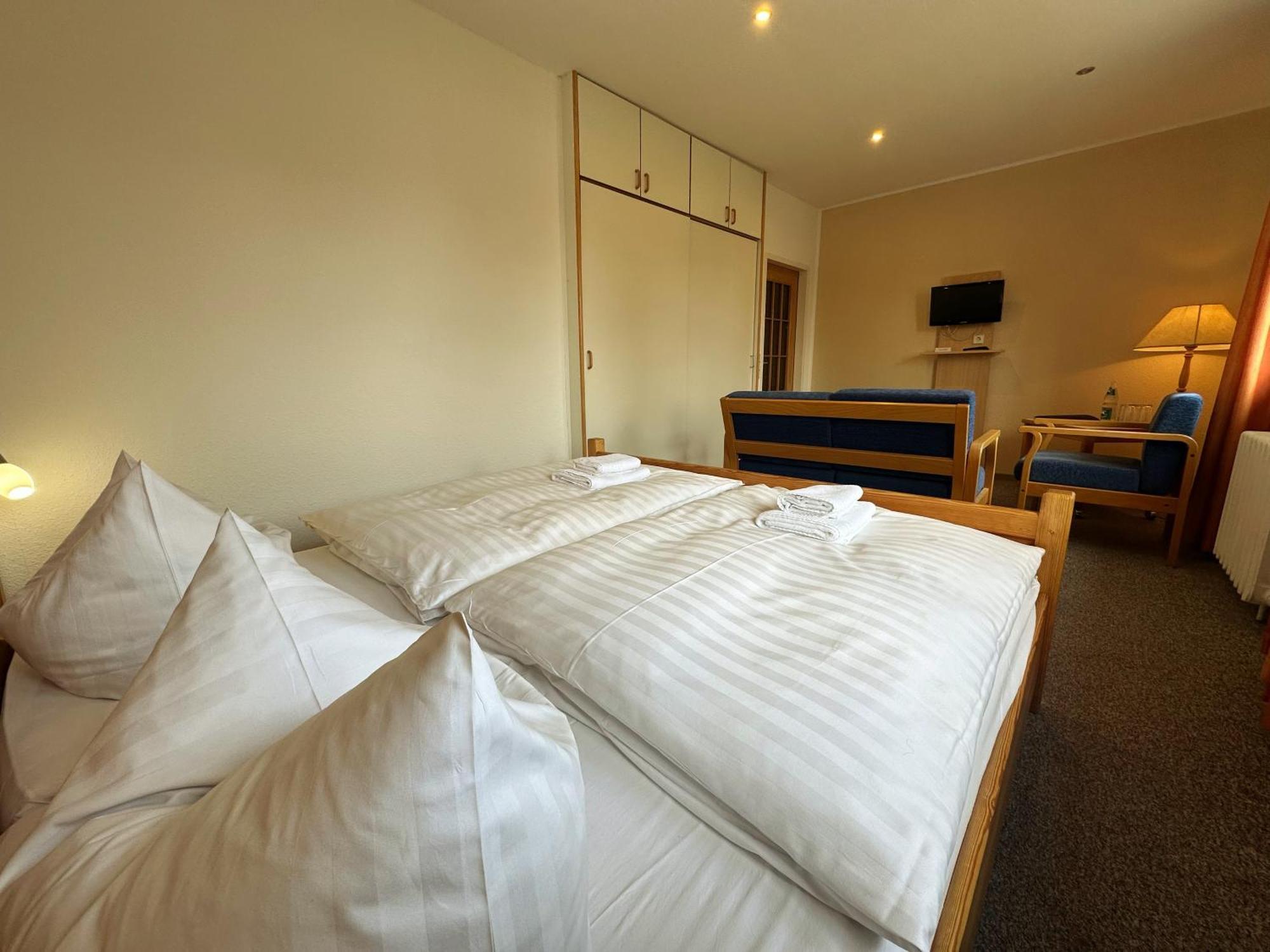 Hotel Am Laerchenberg I Fruehstueck, Wlan, Parkplatz Schirgiswalde-Kirschau Zewnętrze zdjęcie
