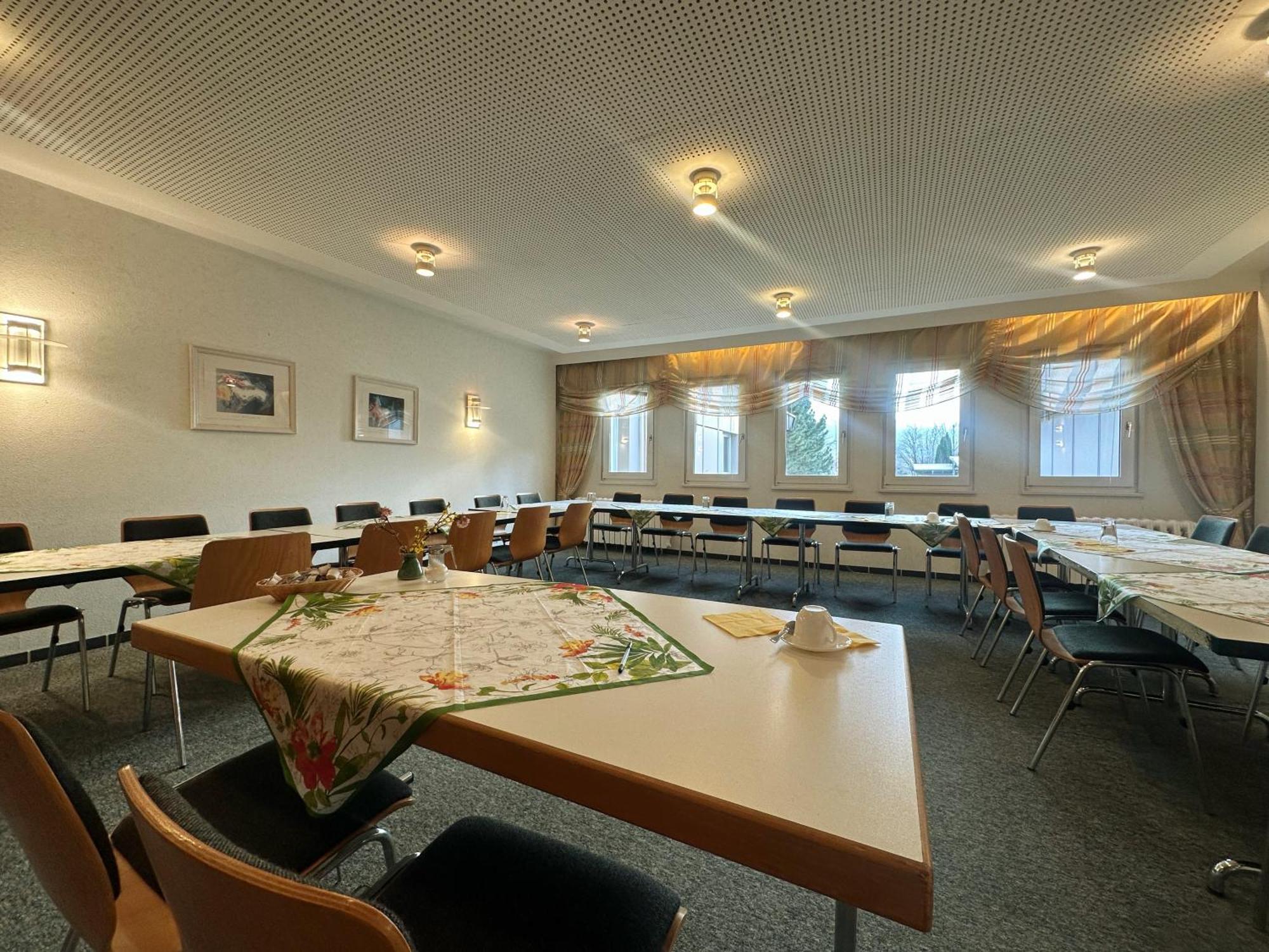 Hotel Am Laerchenberg I Fruehstueck, Wlan, Parkplatz Schirgiswalde-Kirschau Zewnętrze zdjęcie