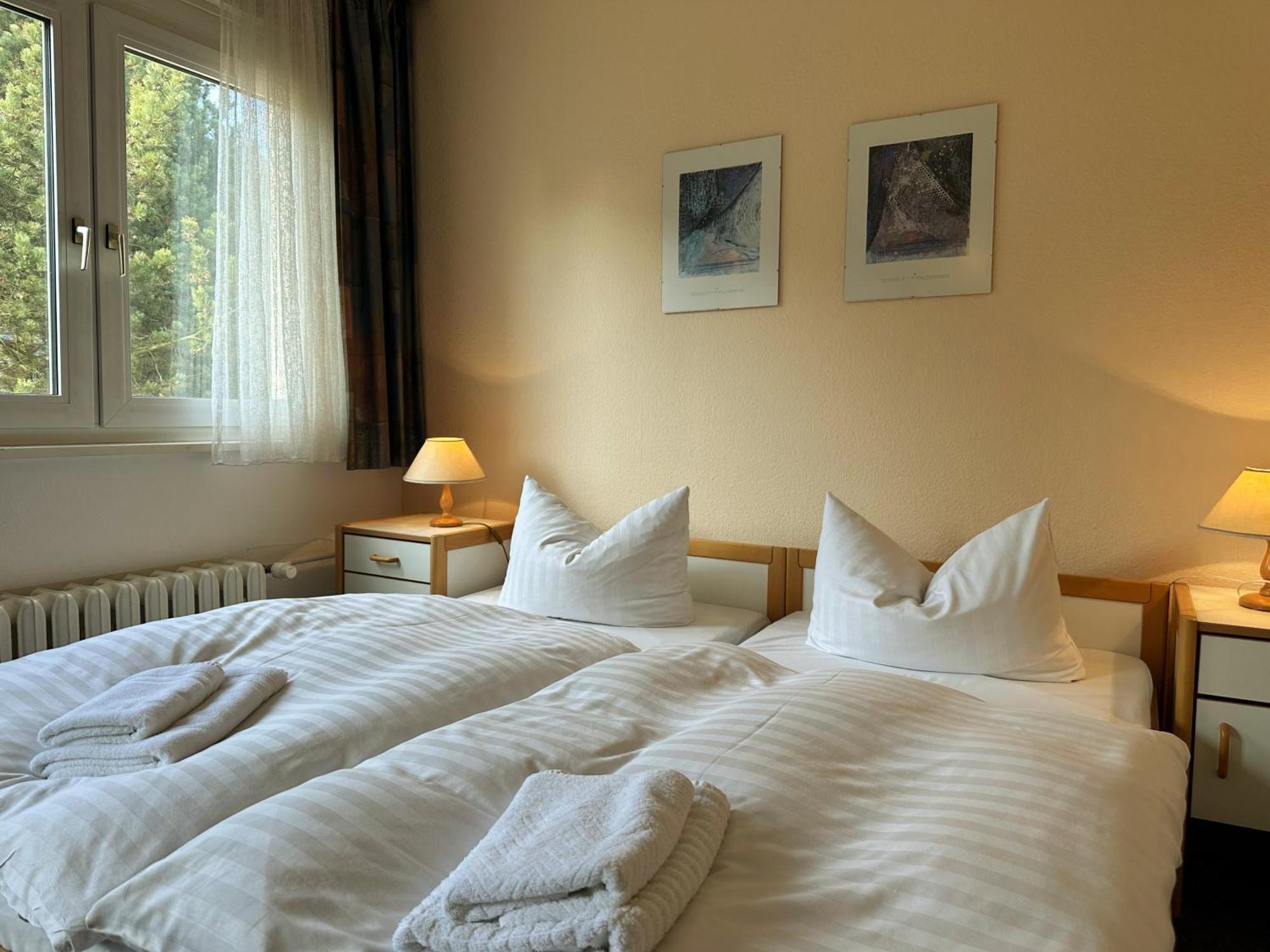 Hotel Am Laerchenberg I Fruehstueck, Wlan, Parkplatz Schirgiswalde-Kirschau Zewnętrze zdjęcie